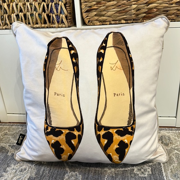 Oliver Gal Leopard print designer shoe decorative pillow - Picture 1 of 3
